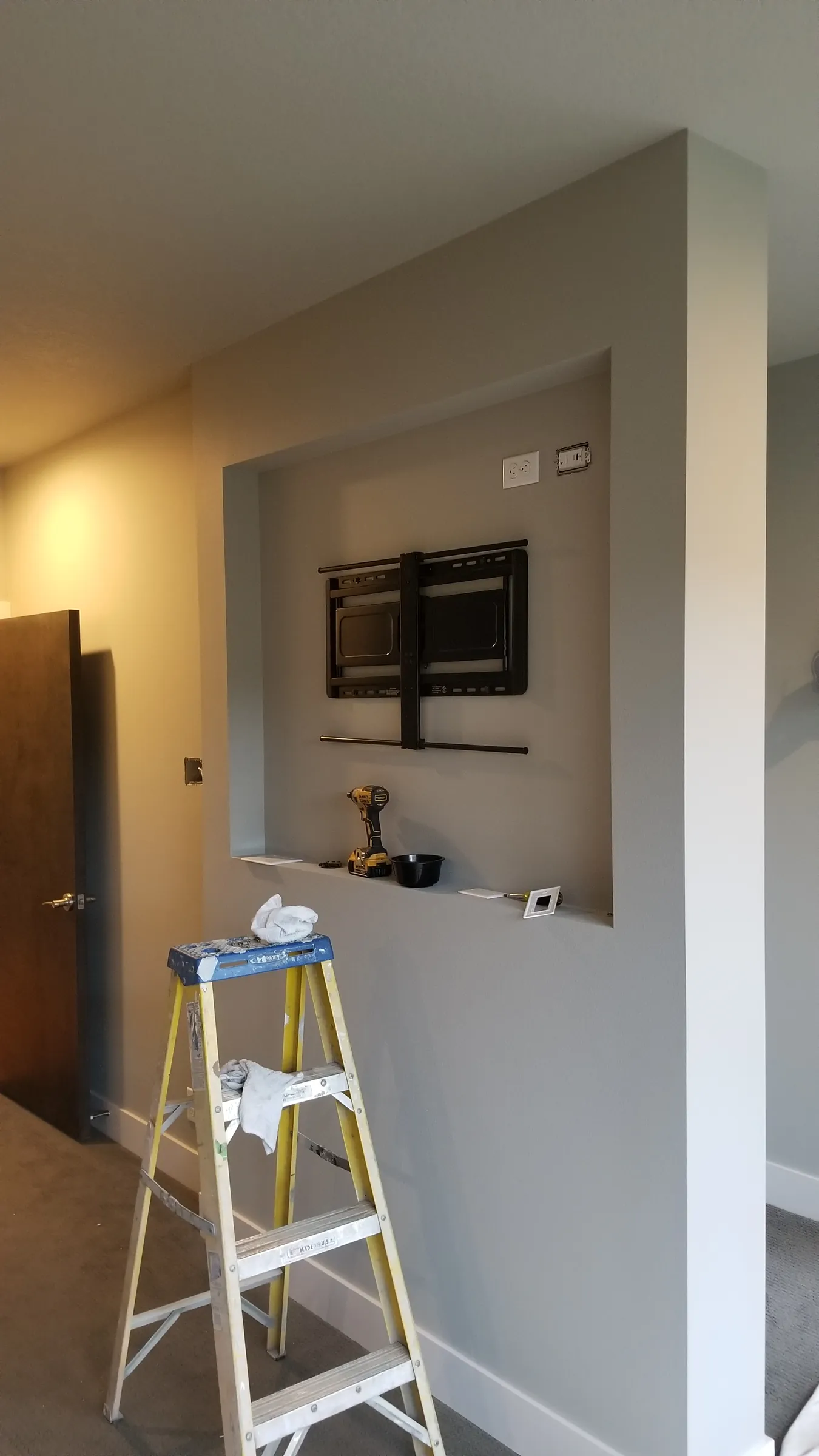 Paint: Hallway TV niche during the finish work.